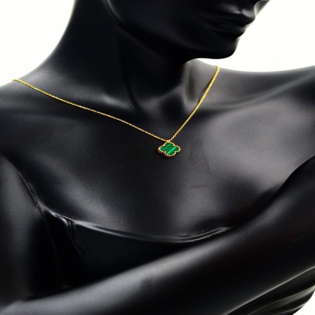 Gold necklace with 4 emerald edges