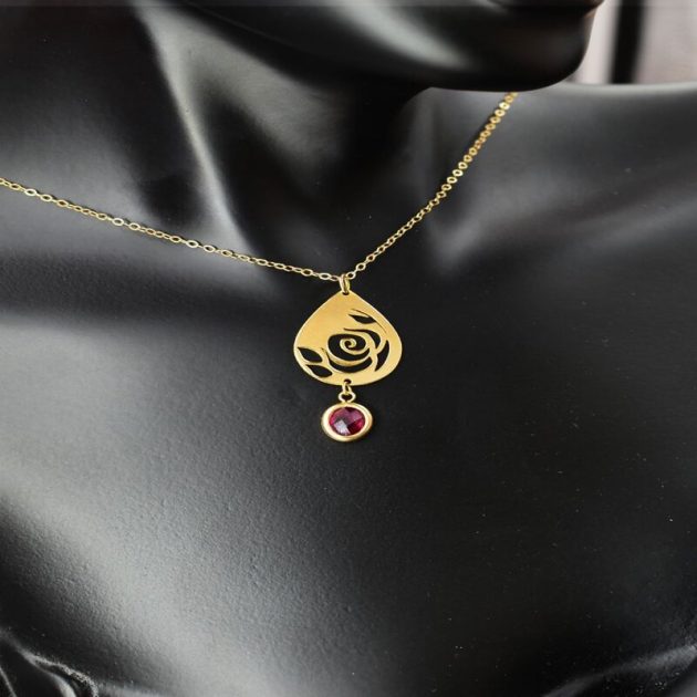 rose with marco necklace